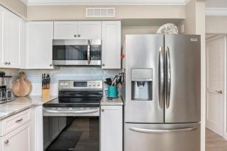 2071 Shoreline Towers Beachfront Condo Free Beach Setup - 3