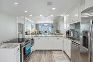 2123 Shoreline Towers 2-bdrm Penthouse Free Beach Setup - 5