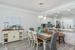 2123 Shoreline Towers 2-bdrm Penthouse Free Beach Setup - 1