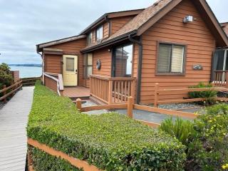 Oceanfront Cabin 3 w Jacuzzi & Impressive Views - 5