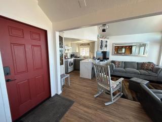 Oceanfront Cabin 10, Jacuzzi & Breathtaking Views - 1