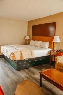 Country Garden & Suites - Benton - 2