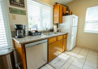 Beautiful Condo by Park Entrance - 4