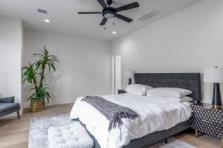 Modern East Downtown Home - Houston - 9