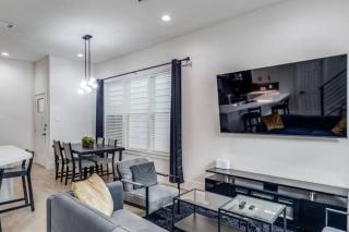 Modern East Downtown Home - Houston - 4