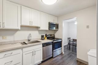 Scenic Towers 3020 I Cozy & Comfy I Free Parking - Parma - 1