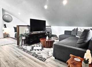 5 Min IU, Private Parking, Sunlit & Cozy Guesthouse - Bloomington - 5
