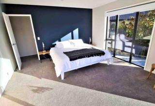 Miss Eastons Whare - Westport - 1
