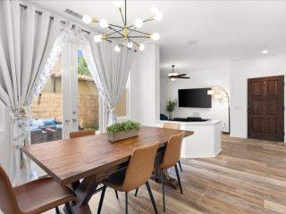 Irvine Inn Love - Lovely Furnished 3-bed Home in Woodbury - 4