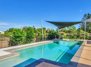 Calm Hideaway - Townhouse with Pool Access & Garage - 6