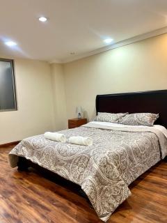 Grande y exclusivo, Cuenca cerca Parque Calderon, Mall del Río Seguridad 24 horas, 3 parqueos - 9