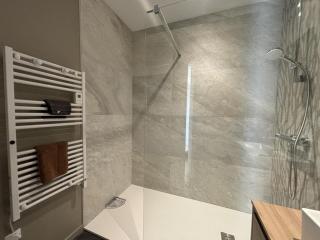 Gîte Contemporain au Cœur du Village avec Jardin et Climatisation - FR-1-489-551 - Ébreuil - 6