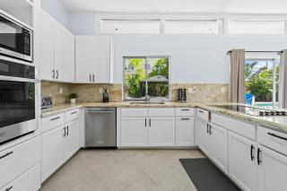 4BR Intracoastal Retreat with Pool Games & More - West Palm Beach - 1