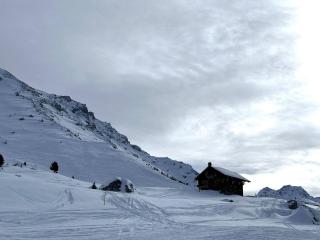 Pilanous Residence - E-Alpine Suite - Swiss Alps - 9