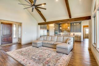 Elegant Sunset Meadow Ranch in Texas with Hot Tub - 6