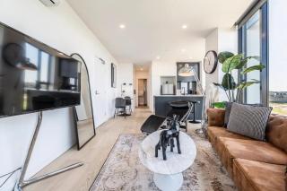 Hip Condo on Maribyrnong River Cityscape Views! - 6
