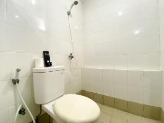 Comfort and Nice 2BR Apartment at Bassura City By Travelio - Jacarta - 6