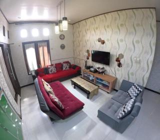 Omah Wirokerten Syariah Homestay Jogja - 8