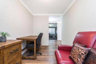 KALB8 - Family Friendly 4BR Home - Swan View - 4
