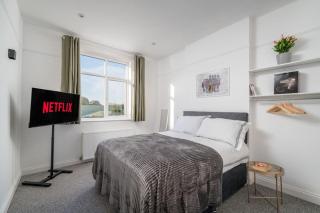 Beautiful luxe 3 Bedroom with 4 Beds - 6