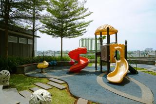 Scenic and Comfortable 2BR Sky Terrace Apartment By Travelio - Jakarta - 1
