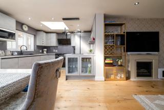 GuestReady - Family house retreat in Wembley - Preston - 2