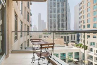 Blueground Downtown 247 security gym pool DXB-1550 - Dubai - 4
