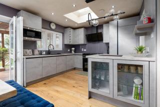 GuestReady - Family house retreat in Wembley - Preston - 7