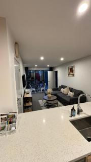 Close to City and Beach - Modern Home with Garage - Christchurch - 5