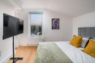 New 4BD Stylish Apartment with Amazing Transport - Londra - 9