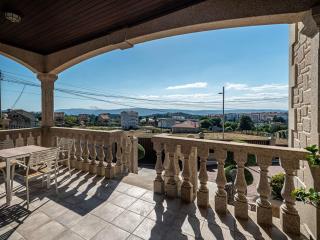 Lujo a estrenar con piscina cubierta - 1