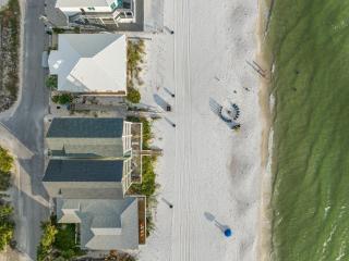 Pineapple Paradise! 6BR 7BA beachfront house! Private Pool! Grill! Sleeps 16! - Panama City Beach - 5