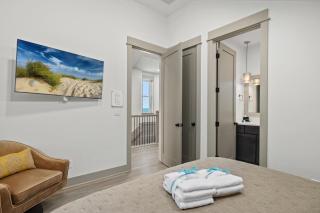 Pineapple Paradise! 6BR 7BA beachfront house! Private Pool! Grill! Sleeps 16! - Panama City Beach - 4