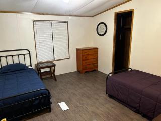 Woolen Lake House - - 5