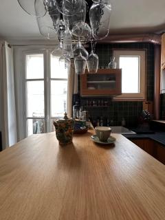 Art House bastille 2 bed apartment w balcony, 11eme super trendy neighbourhood - Paris - 1