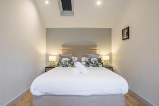 King Deluxe Ensuite with Courtyard View - Venn - Cambridge - 0