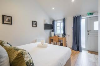 King Deluxe Ensuite with Courtyard View - Venn - Cambridge - 9
