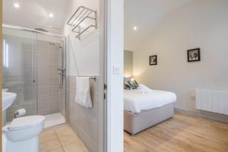 King Deluxe Ensuite with Courtyard View - Venn - Cambridge - 7