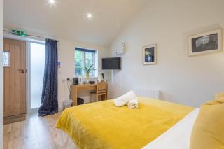 King Deluxe Ensuite with Courtyard View - Hawking - 4