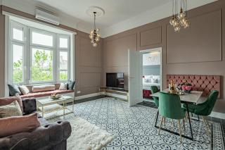 Elegant & Stylish Luxury Living - 5