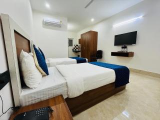 The UmRa Hotel - Gurgaon - 4
