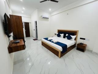 The UmRa Hotel - Gurgaon - 1