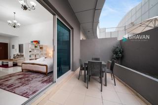 Contemporary Studio in Marina by Bhavan Vacation Homes - Dubai - 9