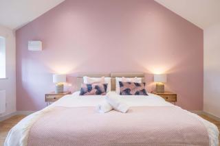 King Deluxe Ensuite with Shower-Bath and Courtyard View - Fawcett - Cambridge - 0