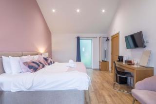 King Deluxe Ensuite with Shower-Bath and Courtyard View - Fawcett - Cambridge - 2