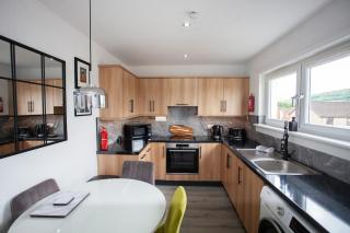 Modern 3 Bed Flat Balloch - - 3