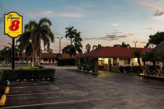 Super 8 by Wyndham Florida City/Homestead/Everglades - Florida City - 2