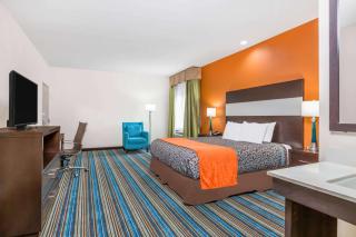 Days Inn & Suites by Wyndham Katy - Katy - 4