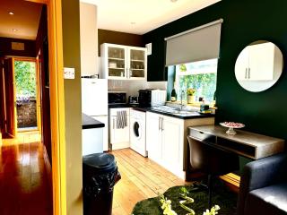 A Lovely 1 Bedroom Flat / Modern-Cosy - London - 0