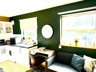 A Lovely 1 Bedroom Flat / Modern-Cosy - London - 2